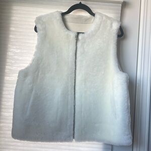 Brand new - 100% reversible shearling vest ivory - M/L